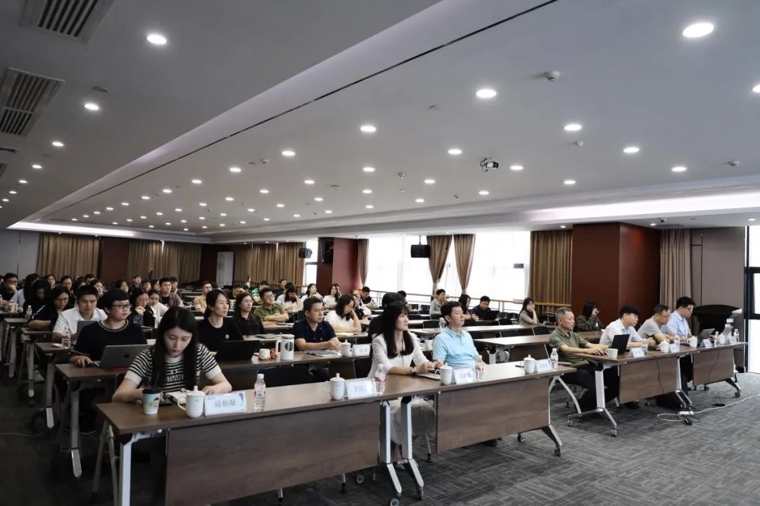 中信恒泰集團組織開展新質(zhì)生產(chǎn)力及新政策、新形勢下招投標工作應(yīng)對策略專題培訓(xùn)